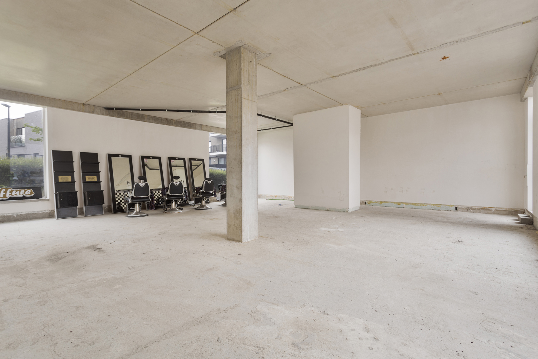 Commercial à vendre à Sint-Pieters-Leeuw - photo 1