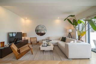 Locatie Dit exclusieve appartement bevindt zich in het hart van Mortsel, op wandelafstand van de levendige Statielei. Gelegen op de 1ste...