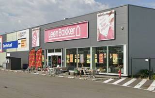 Commercieel uitstekend gelegen pand (voorheen Leenbakker) aan de Boomsesteenweg in Wilrijk met grote parking en hoge zichtbaarheid. Dankzij de...