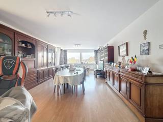 Cet appartement spacieux dispose de 3 chambres spacieuses et d'un grand salon avec vue dégagée. Avec une superficie de 152 m², c'est un...