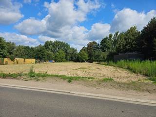 Perceel bouwgrond voor open bebouwing met een oppervlakte van ± 6a 18ca. Perceelbreedte: 25,89m. Bouwbreedte: ± 9m. Lot 2 uit een...
