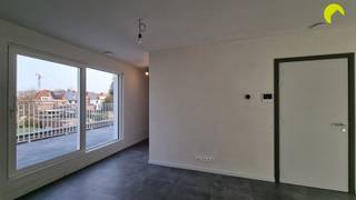 <p><span>A la frontière verte de Mortsel et Boechout, l'ancienne brasserie Prince Albert est transformée en 3 lofts généreux.</span></p><p><span>Chaque appartement se caractérise par des surfaces uniques, des éléments authentiques à l'intérieur et des vues verdoyantes sur les environs.</span></p><p><span>Chaque appartement donne sur la verdure et dispose d'un salon spacieux, d'une salle à manger spacieuse avec cuisine ouverte, de 3 chambres à coucher, d'un débarras, d'une salle de bains et de toilettes.</span></p><p><span>Ce réaménagement a cherché à rendre justice à autant de beaux éléments architecturaux de la brasserie que possible dans les espaces de vie.</span></p><p><span>Dans le sous-sol commun, des salles de stockage très spacieuses (11m²) sont disponibles pour 5 000 euros, ainsi que de nombreux espaces de stockage pour les vélos. </span></p><p><span>Devant le bâtiment, des places de parking peuvent être achetées pour 15 000 euros.</span></p><p><span>Le prix comprend un appartement entièrement fini, équipé de budgets importants qui permettent une finition luxueuse.</span></p><p><span>Compte tenu de son état actuel de casco, il est encore possible de choisir les finitions complètes en fonction de vos goûts.</span></p><p><span>Les prix ne comprennent pas les frais habituels.</span></p><p><span>Pour plus d'informations ou une visite sur place, appelez le 03/449.42.41 ou visitez <span>www.habicom.be</span></span></p>