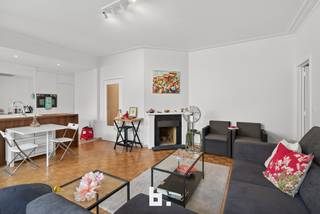 In the triangle formed by Fernand Cocq Square – Flagey – Avenue Louise, you’ll find this beautiful two-bedroom apartment on the third floor...