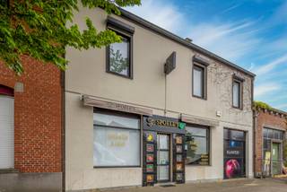 La propriété est située au centre, à proximité de tous les magasins, écoles, transports publics et de l'autoroute E17. La magnifique réserve...