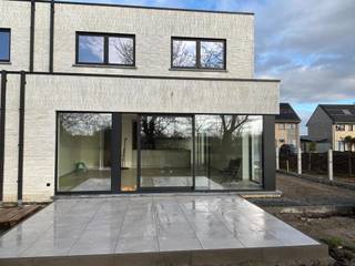 Graag bieden wij u deze moderne,energiezuinige nieuwbouwwoning aan, gelegen in Tollembeek nabij het station. De woning beschikt over een inkomhal...