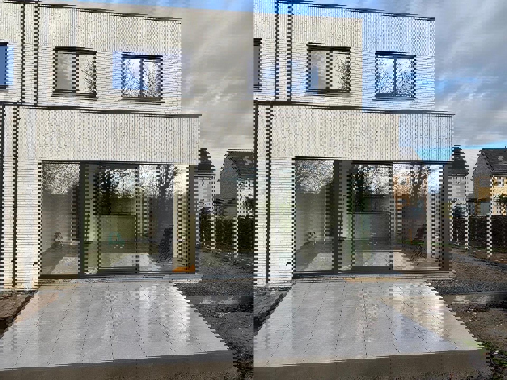 Moderne energiezuinige 3 gevel nieuwbouwwoning met tuin - foto 1