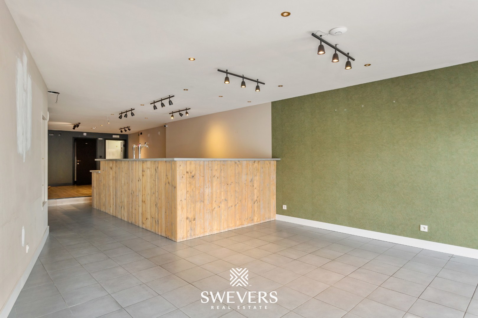 Recent vernieuwd handelspand op toplocatie te Lummen centrum - foto 4