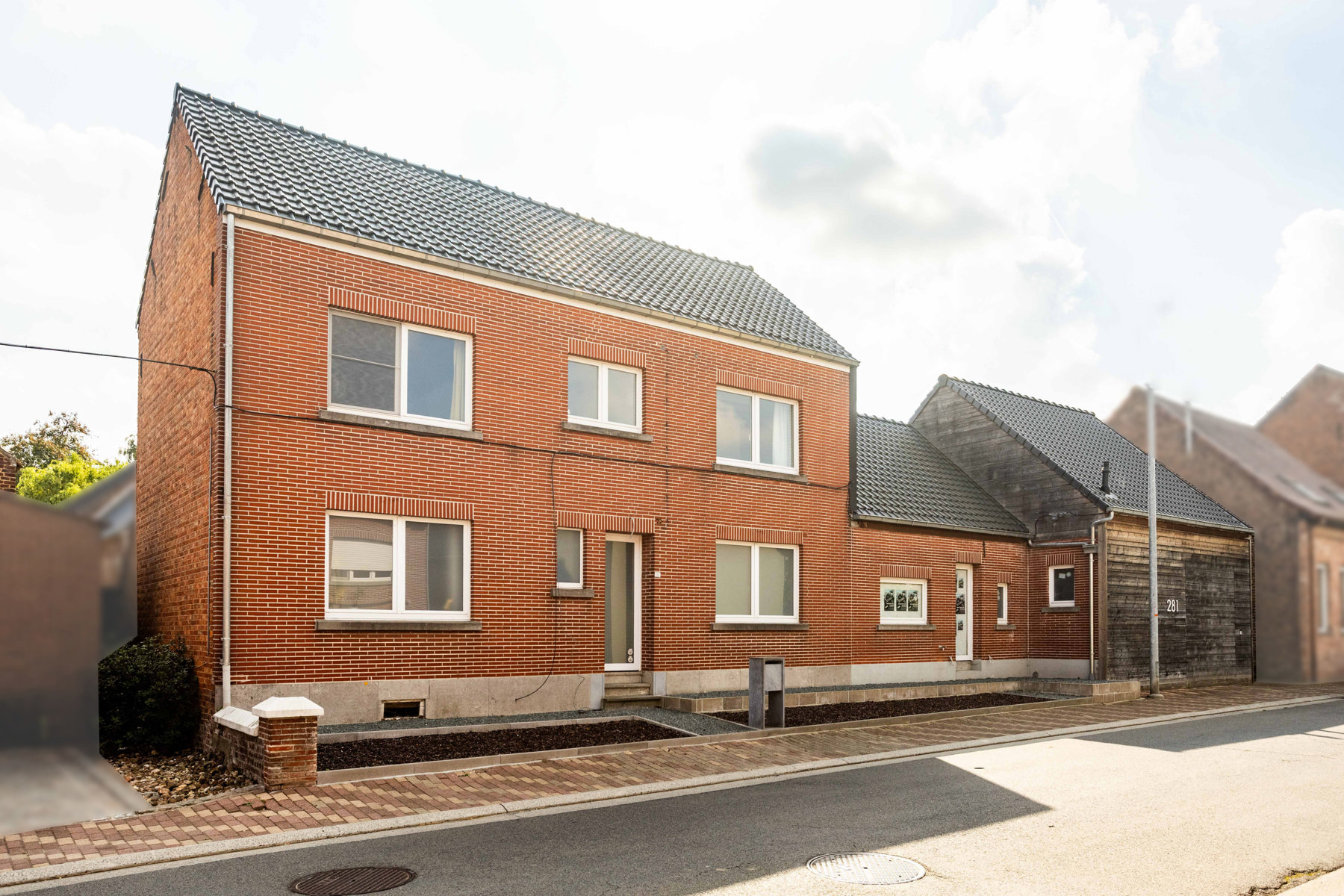 Veelzijdige (dubbele) woning met loods op ruim perceel - foto 2