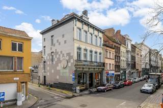 Ontdek nu dit grote appartement op de hoek van de Brabantdam en de Schepenenvijverstraat.<br />Indeling:<br />* 2 ruime slaapkamers<br />* badkamer met ligbad en douche<br />* leefruimte<br />* keuken<br />* berging<br />Slechts €25 gemeenschappelijke kosten!<br />Bezoek? Bel Matthias 0497/76.84.89