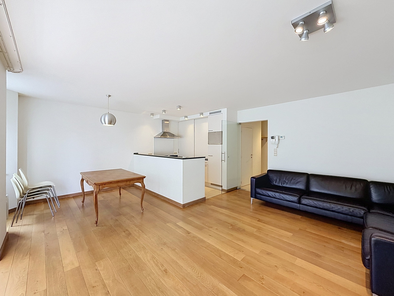 Apartment for rent in Knokke-Heist with 2 bedrooms - photo 4