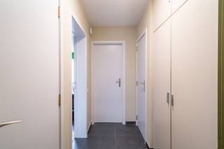 In Heverlee, near Gasthuisberg and science park Imec, we offer this one bedroom apartment!The apartment has an entrance hall with separate toilet, bathroom with shower, separate bedroom and living space with fitted kitchen!For more information or an on-site visit: 016 229 228 or office@connect-immo.beRental price: €770 + €130 + electricity and internetEPC: 153 kWh(m2year) - label B - UC 2498557