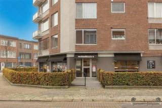 Handelspand in Gezellige Wijk te MerksemOp een gunstige locatie in een gezellige wijk van Merksem is dit handelspand van 223 m² te koop. Het pand is...