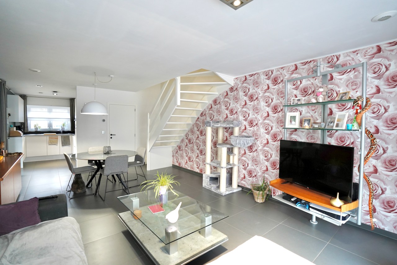 Enorm energiezuinig woonhuis in halfopen bebouwing te Eeklo ! - foto 3