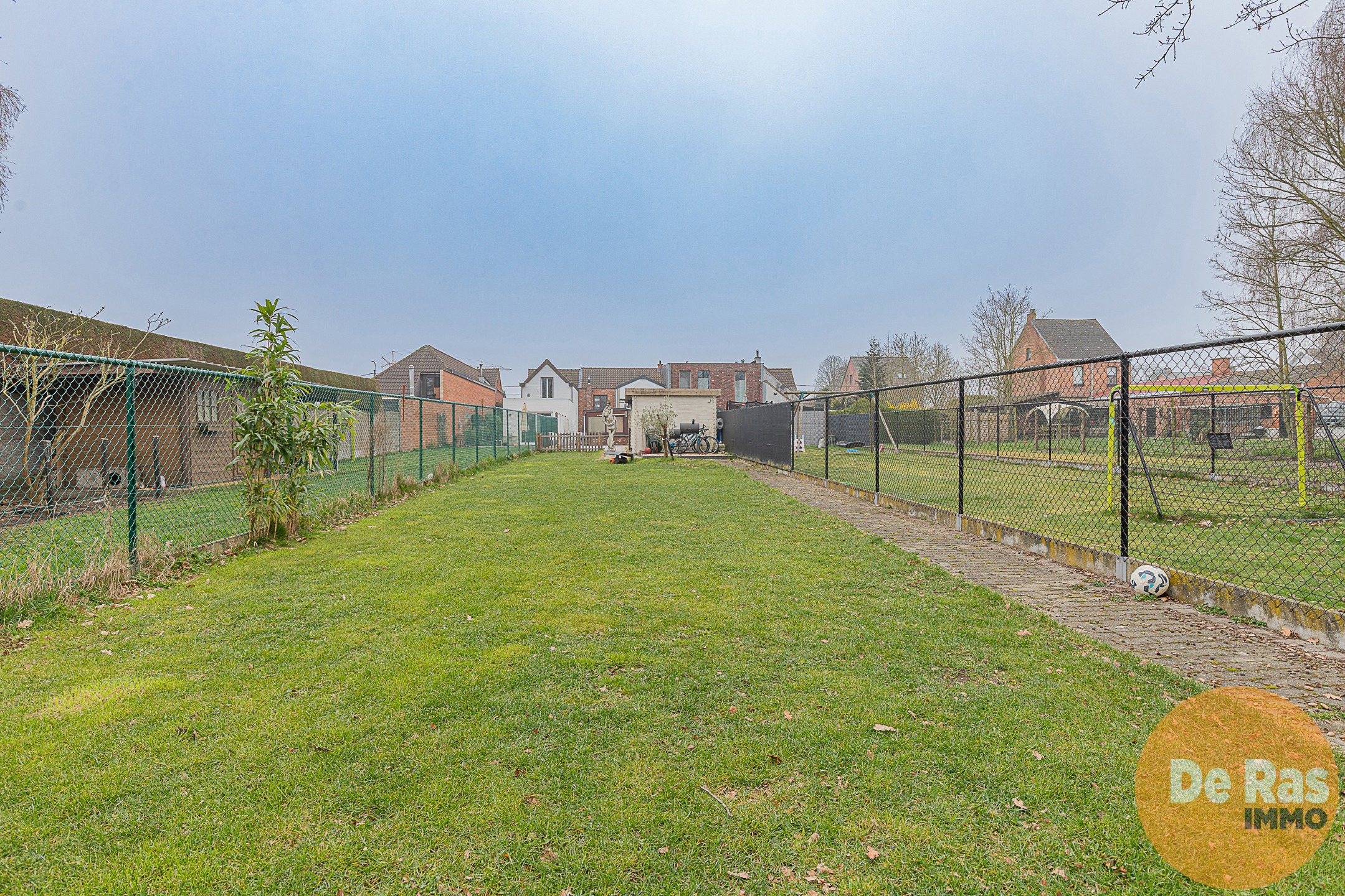 BERLARE - Leuke gezinswoning met 3 slpks, tuin en garage - foto 2