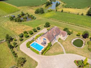 Gelegen in het hart van de wijngaard Coteaux des Avelines in Villers-la-Ville biedt deze uitzonderlijke villa van 300 m² een hoogwaardige coliving...