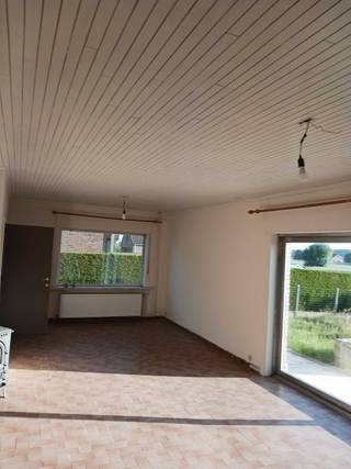 Degelijke gezinswoning op 8,8 are, gunstig gelegen in doodlopende straat, op wandelafstand van station, met privatieve tuin en open zicht...