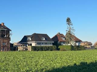 Handelspand met woonst te koopIndeling:kelder: volledig onderkelderd met garage(plaats voor 2 wagens)gelijkvloers: inkom,...