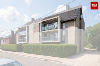 Dit instapklaar appartement biedt tal van mogelijkheden en is ideaal gelegen op enkele minuten van het centrum van Wondelgem. Met het fietspad in...