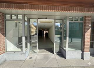 Deze goed bereikbare handelszaak van 103 m² bevindt zich op een uitstekende locatie, nabij de Groentenmarkt. Het pand, dat voorheen dienstdeed...