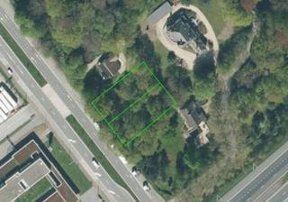 Deze verkaveling van 3 loten is gelegen langsheen de Brusselsesteenweg te Melle, vlakbij de Schelde en met een ideale bereikbaarheid tov de...