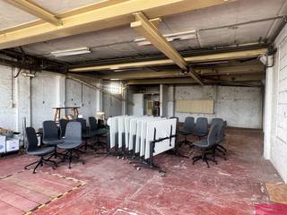 <p><span>Atelier/magazijn op centrale ligging, tweede verdieping.</span></p><p><span>*Meer info/bezoek? vv@clissenimmo.be*</span></p><p><span>Gelegen aan het kruispunt van de Ijzerlaan met Noorderlaan in de nabijheid van meerdere uitvalswegen kunnen wij u opslagruimte/atelier aanbieden. Het betreft een ruimte van +/-130m² bereikbaar met trap. De ruimte is voorzien van een toilet. </span></p><p><span>Indien gewenst kan er op het gelijkvloers van dit gebouw een bijkomende werkplaats gehuurd worden van +/-145m² aan €1.500/maand.</span></p><p><span>Opslagplaats kan gehuurd worden voor 1jaar, onmiddellijk beschikbaar.</span></p>