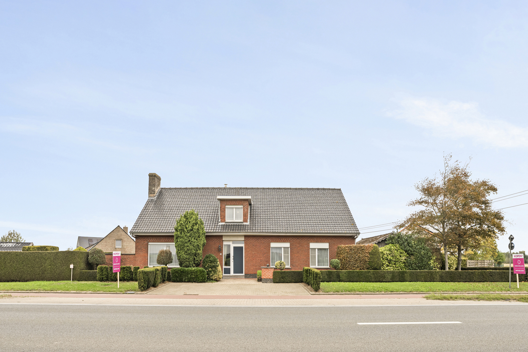 Alleenstaande woning (4 slpks) met tuin en 2 garages - foto 1