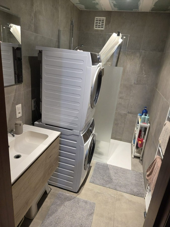 Ruim en onderhouden 3-slaapkamerappartement met garage - foto 4