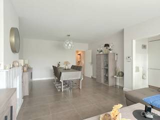 Dit vernieuwde appartement van 86 m² bevindt zich op de eerste verdieping van een verzorgd gebouw met lift, op wandelafstand van winkels en...