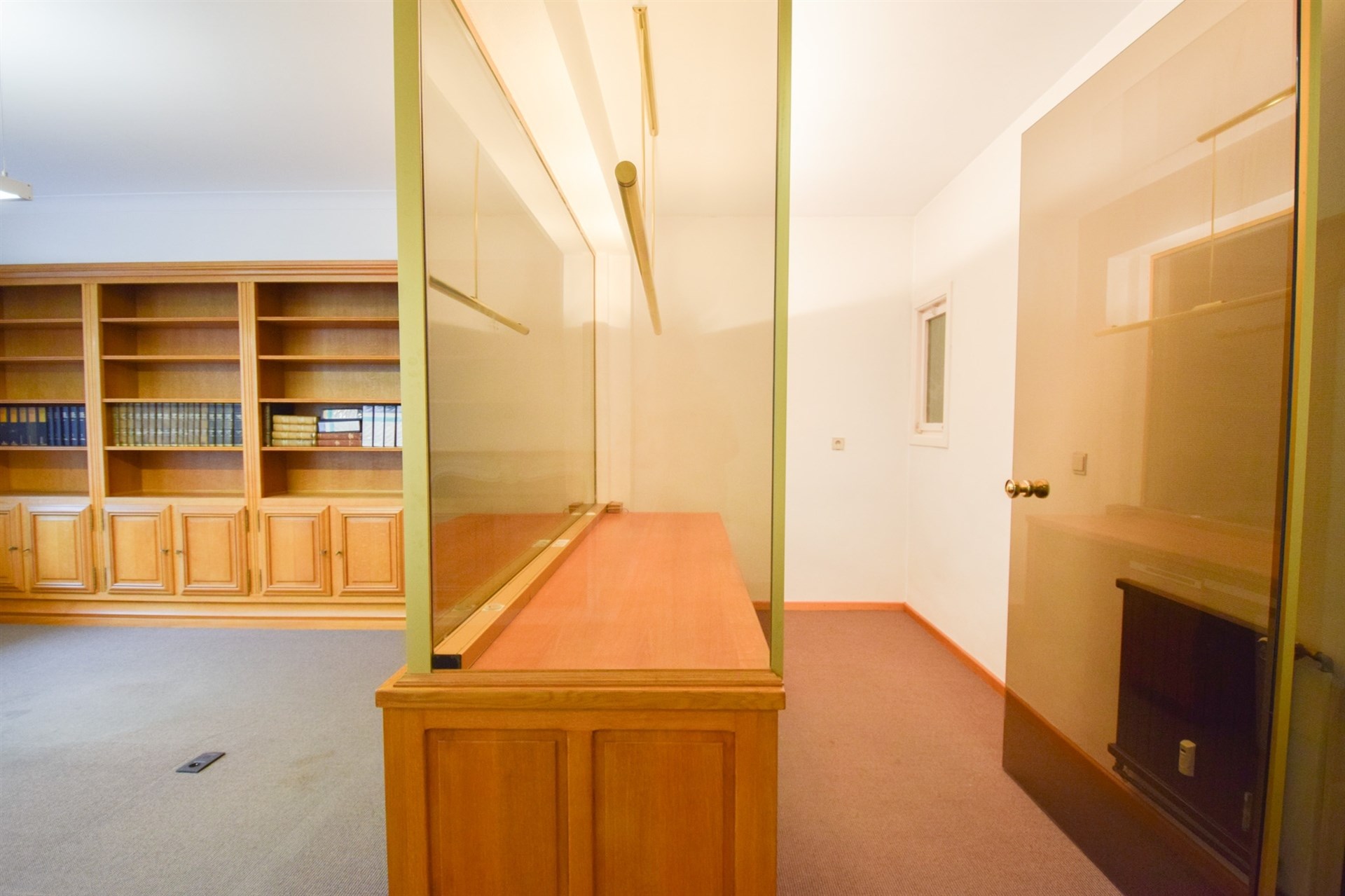 Uitstekend gelegen kantoor in het centrum van Sint-Niklaas. - foto 4