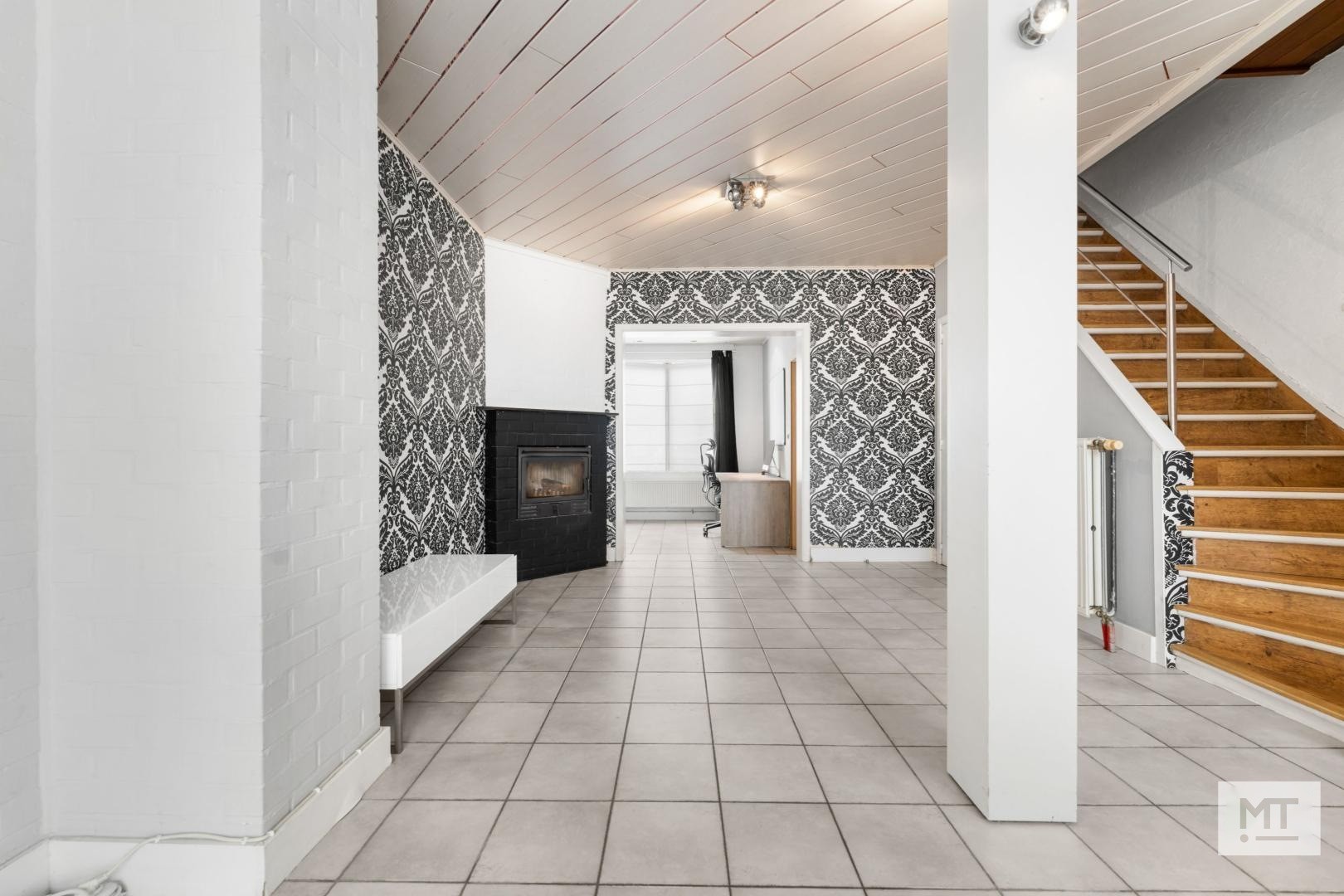 Bijzonder ruime woning met opslagruimte, dubbele garage en uitweg in centrum Langemark - foto 4