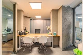 <p>Handelspand in het centrum van Temse, vlak bij openbaar vervoer en belangrijke voorzieningen.</p>
<p>Dit handelspand in de Akkerstraat combineert een uitstekende ligging met tal van mogelijkheden voor ondernemers of investeerders. Dankzij de toplocatie nabij het administratief centrum, scholen, het station en het ziekenhuis geniet u hier van een vlotte bereikbaarheid en een sterke commerciële zichtbaarheid. Het pand kan volledig ingericht worden naar eigen smaak en noden. Ideaal voor wie op zoek is naar een handelspand met potentieel in Temse. Een interessante opportuniteit voor wie centraal en strategisch wil ondernemen.</p>
<p>Belangrijkste ruimtes:<br />• Handelsruimte met diverse invullingsmogelijkheden<br />• Keuken voorzien van ingemaakte kasten<br />• Mogelijkheid tot het aankopen van een ondergrondse garage voor 30 000 euro. </p>
<p>Troeven:<br />• Gelegen op toplocatie in Temse<br />• Nabij station, openbaar vervoer en voorzieningen<br />• In te richten naar eigen smaak en concept</p>
<p>Neem vandaag nog contact op met je ERA-makelaar voor een bezoek. JOUW DROOMHANDELSPAND. ZO GEVONDEN!</p>