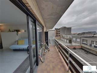 Deze instapklare studio aan de achterzijde van de Zeedijk 220 in Middelkerke biedt rust en comfort op een toplocatie. Geniet volop van de zon op...