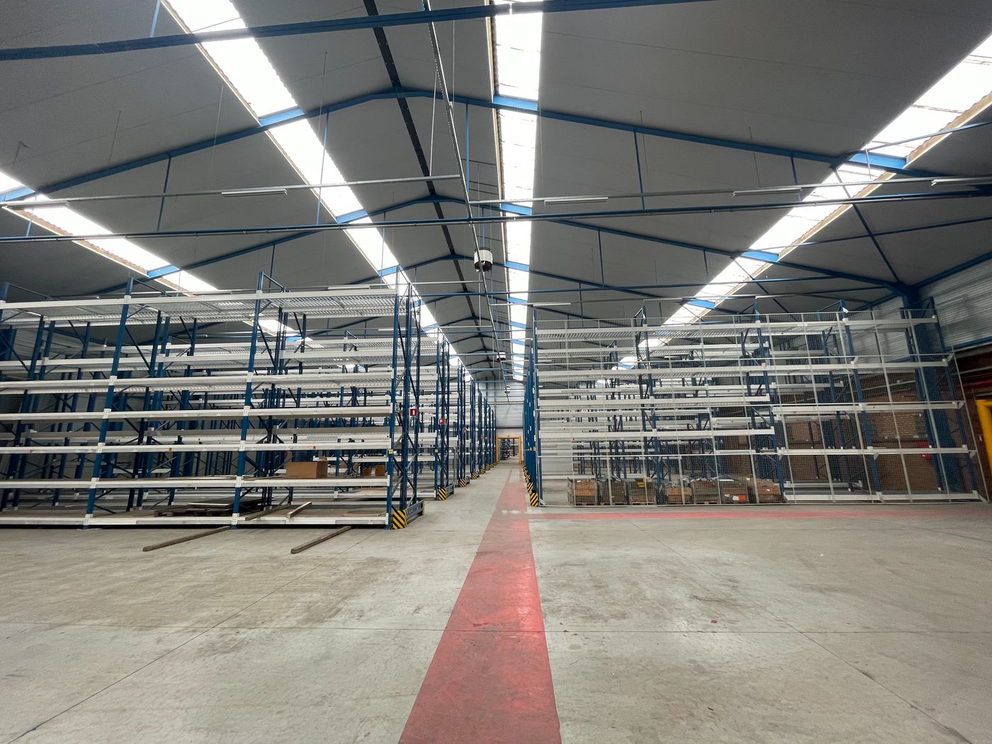 2.124 m² bedrijfsgebouw te huur net NAAST E40 - foto 5