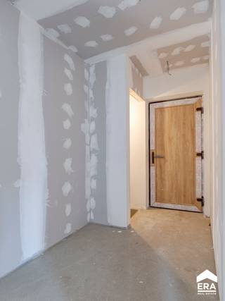 In 2025 heeft de eigenaar de woning van A tot Z gerenoveerd en voorzien van alle nieuwe technieken. De woning is levensloopbestendig, de woning...