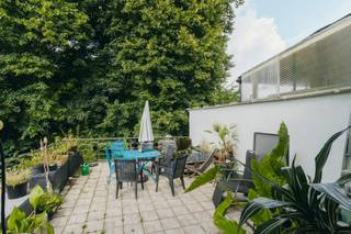 De bel-etage woning is gelegen aan Park Rozendaal en het Runcvoortpark en in de directe nabijheid van invalswegen, winkels, scholen en...
