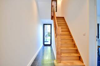 Deze op en top gerenoveerde woning treffen we nabij het bruisende stadscentrum van Oudenaarde. Een uitstekende ligging die comfort, kwaliteit...