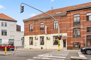 <p><strong>La Lumaca</strong></p><p>Op de Tiensesteenweg, nabij het hartje van Leuven, kan je deze uitzonderlijke overname kans terugvinden. <strong>La Lumaca, een Italiaans restaurant</strong> kan worden overgenomen en dit nabij één van de meest dynamische en gewilde universiteitssteden van België en zijn omliggende residentiële buurten. Het restaurant beschikt over een volledig ingerichte en operationele handelsruimte, inclusief sanitaire voorzieningen, en wordt aangeboden in instapklare staat voor een onmiddellijke verderzetting van de activiteiten. Het restaurant voorziet tevens 34 tot 38 zitplaatsen.</p><p><span><strong>Meer informatie of een bezichtiging ter plaatse? Aarzel niet en neem contact op met Jacky: jacky@connect-immo.be of 0495 53 46 49</strong></span></p>