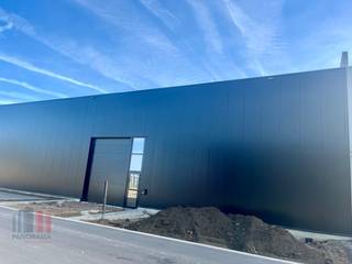 Bedrijfsgebouw van 876 m² te huur op minder dan 3 km van de Hasseltse Ring.Het magazijn (brandklasse C) heeft een vrije hoogte van 6,90 m en is...