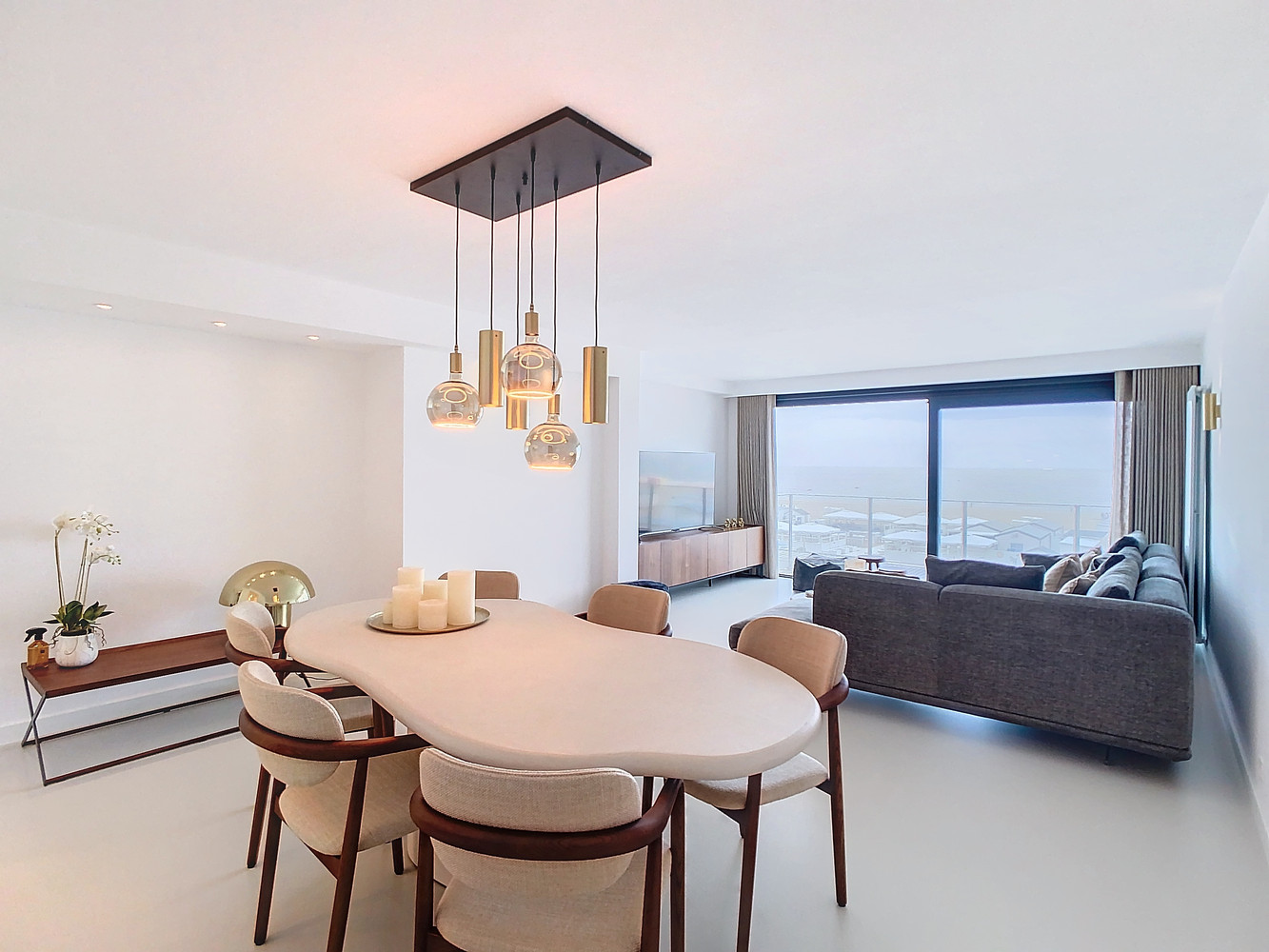 Gerenoveerd appartement met twee slaapkamers op de Zeedijk in Duinbergen - foto 1