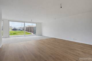 In het charmante Kaster vind je deze energiezuinige nieuwbouwwoning met drie ruime slaapkamers, een zonnige tuin en een aangenaam terras van...