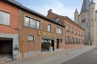 In het hart van Herne, in een rustige straat, vindt u deze charmante dubbele woonst met tal van mogelijkheden, ideaal voor een groot...