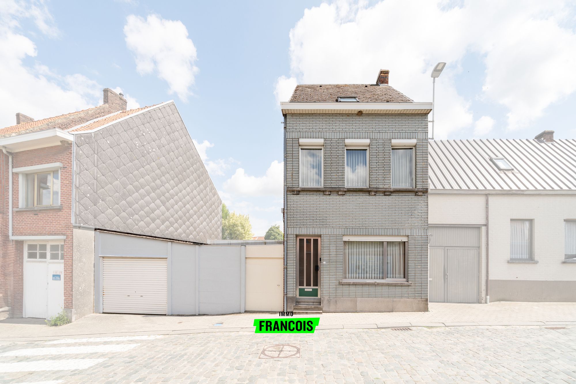 Te renoveren gezinswoning in het hart van landelijk Sint-Goriks-Oudenhove - foto 2