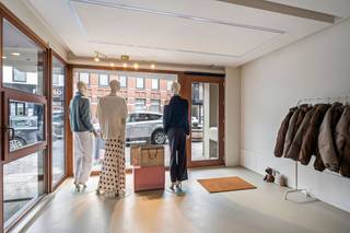 Op zoek naar een handelspand met uitstekende visibiliteit én een ruime woning op een absolute toplocatie in Avelgem? Dan is dit eigendom in...