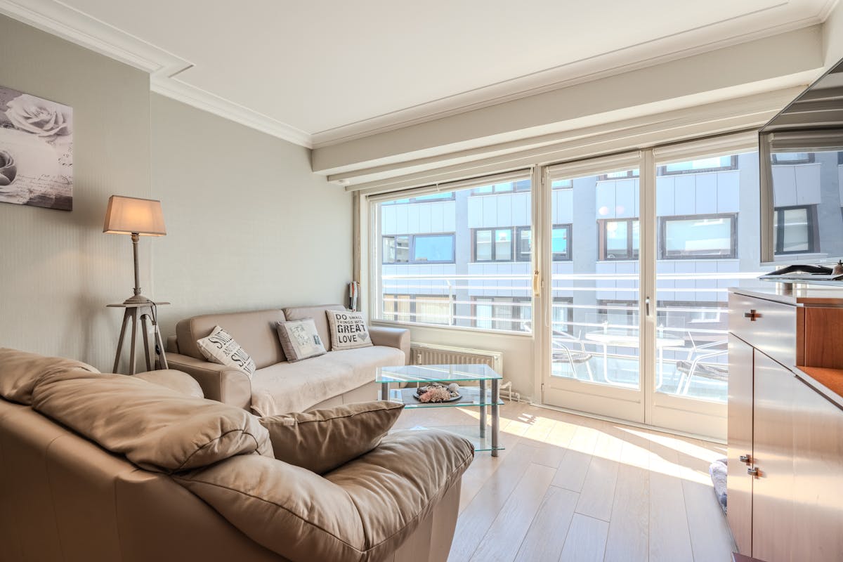 Bright studio with side sea view and terrace! - photo 2