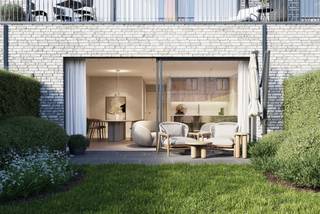 <h3><strong>SCHUTTERSHOF - WONEN IN DE GROENE LONG ROND ANTWERPEN MET 6% BTW-voordeel*</strong></h3>
<p><span><br /></span><span><strong>Schuttershof</strong> is een gloednieuw woonproject in het hart van <strong>Mariaburg</strong>, in de groene rand rond Antwerpen. De zonovergoten, ruime terrassen geven elk appartement een uitzonderlijk gevoel van <strong>licht en ruimte</strong>. Alle appartementen zijn uitstekend georiënteerd op het zuid/westen en kijken uit op tuinen. De gelijkvloerse appartementen hebben boven op de perfecte oriëntatie ook tuinen en terrassen tot wel <strong>180m²</strong>.<br /><br /></span><strong></strong></p>
<p><strong>Comfortabel wonen met energiezuinige technieken</strong><br />Schuttershof biedt appartementen van <strong>1 tot 2 slaapkamers</strong> (60 m² tot 103 m²), volledig <strong>af te werken naar uw smaak</strong> dankzij persoonlijke klantenbegeleiding. Het project wordt ontwikkeld met een sterke focus op energiezuinigheid: verwarming via <strong>warmtepomp</strong> en <strong>vloerverwarming. </strong><span>Dit heeft een grote impact op uw energieverbruik, we spreken voor dit project dan ook over een <strong>epb van 30 of Label A-plus</strong>.<br /><br /><strong>Ligging en faciliteiten<br /></strong>U heeft de mogelijkheid ondergrondse parkeerruimte aan te kopen. Er is voor alle bewoners een grote fietsenstalling ter beschikking, openbaar vervoer vindt u op wandelafstand.<br /><br />Wonen in het centrum van Mariaburg biedt enorm veel voordelen: bakker, slager, grootwarenhuis (Delhaize), restaurants, cafés: u vindt alles op wandelafstand. Mariaburg geeft een uniek dorpsgevoel in de groene long rond Antwerpen. U bent op een twintigtal minuten met trein of auto in centrum Antwerpen maar Brasschaat, Ekeren en Kapellen liggen vlakbij en voorzien u ook van alle faciliteiten.<br /></span></p>
<p><strong><br />Beschikbaarheid en prijzen <br /></strong><strong>2-slaapkamerappartementen vanaf € 325.000</strong> (excl. btw en registratierechten)<br />Oppervlaktes vanaf <strong>92 m²</strong></p>
<br />
<p></p>
<p><span> </span></p>
<p><span> </span></p>