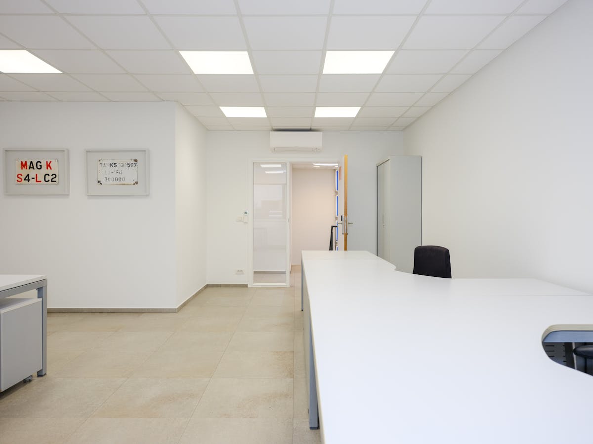 Instapklaar kantoor van ca. 122,86m² in 3koningen Torhout - foto 4