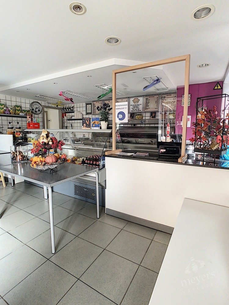 Ruime handelsruimte met woonst op zichtbare ligging in Koersel - foto 4