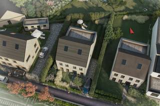 <p><strong>Bouwgrond voor open bebouwing in Lovenjoel (Bierbeek)</strong></p>
<p>In het groene Lovenjoel, deelgemeente van Bierbeek, bieden wij een aantrekkelijk perceel bouwgrond aan voor open bebouwing, gelegen op een uitstekende locatie. Winkels zoals Delhaize bevinden zich op wandelafstand, en dankzij de <strong>vlotte verbinding naar de E40</strong> bent u zo in Leuven of Brussel. Ook voor de fietser is de ligging een troef: de <strong>fietssnelweg</strong> ligt vlakbij, ideaal voor wie vlot en veilig naar het werk of naar school wil fietsen. Zo combineert u de rust van een groene woonomgeving met alle gemakken binnen handbereik.</p>
<p>Het terrein heeft een totale oppervlakte van 4 are 67 centiare en een perceelbreedte van 15 meter.</p>
<p>Deze bouwgrond laat toe een comfortabele eengezinswoning te realiseren met maximale afmetingen van 9 bij 12 meter op het gelijkvloers en dezelfde afmetingen op de eerste verdieping. De maximaal toegestane kroonlijsthoogte bedraagt 10 meter, wat mogelijkheden biedt voor een hedendaagse en ruime woning.</p>
<p>Bent u op zoek naar een mooie locatie om uw droomwoning te bouwen? Neem dan gerust contact op met Christophe van Immo GVE via 0478 61 54 99 of stuur een e-mail naar Christophe@immogve.be</p>