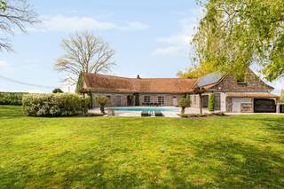 Te koop: charmante hoeve met zwembad op 3500m2 in Kruisem. In het landelijke en gegeerde Kruisem bevindt zich deze prachtige hoeve op...