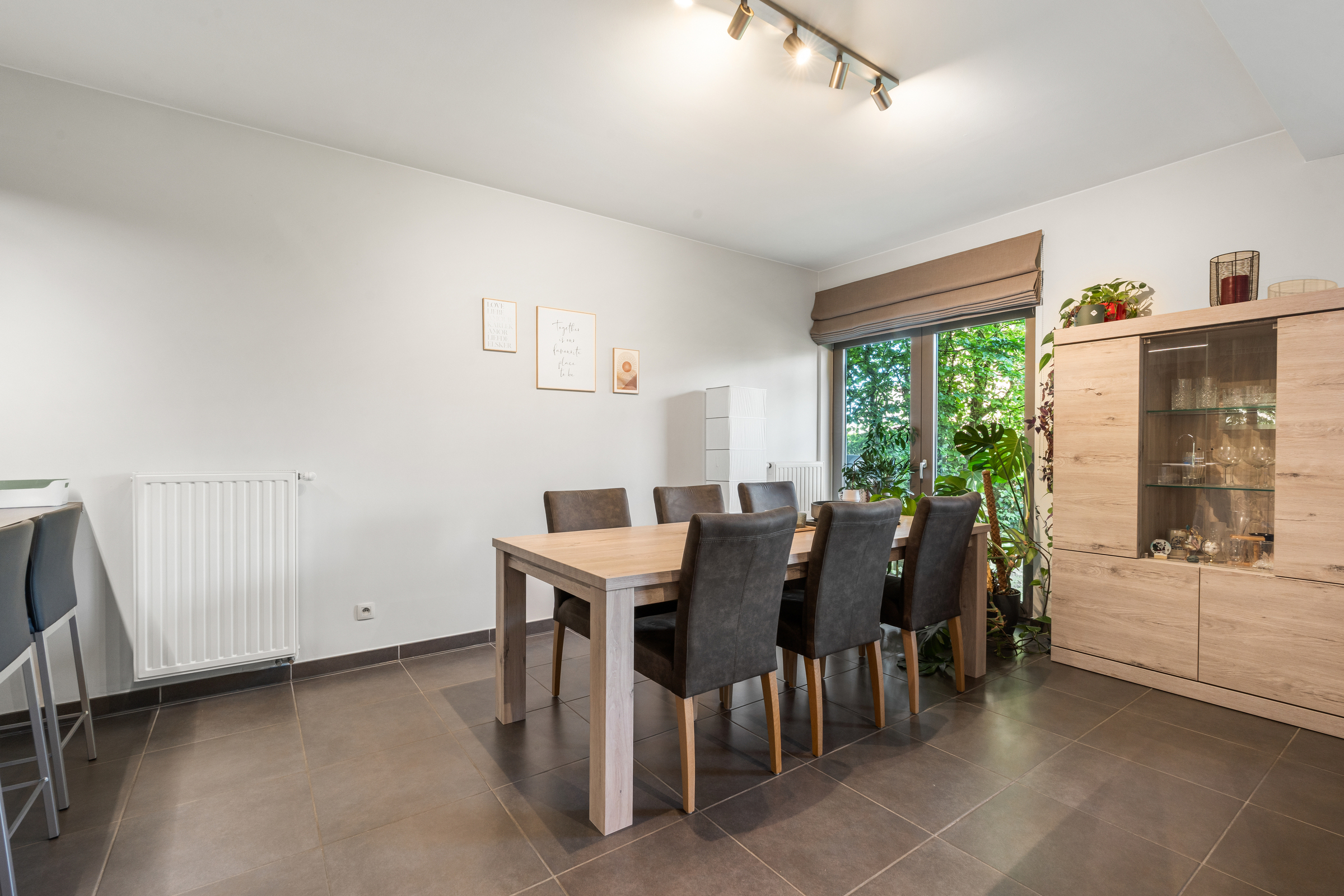 Gelijkvloers appartement met 2 slaapkamers, tuin en garage - foto 5